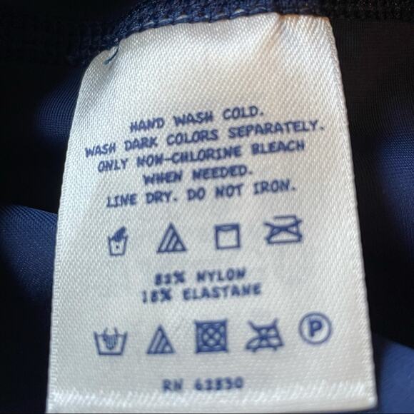 Lands’ End Navy Blue Rash‎ guard - Picture 3 of 5